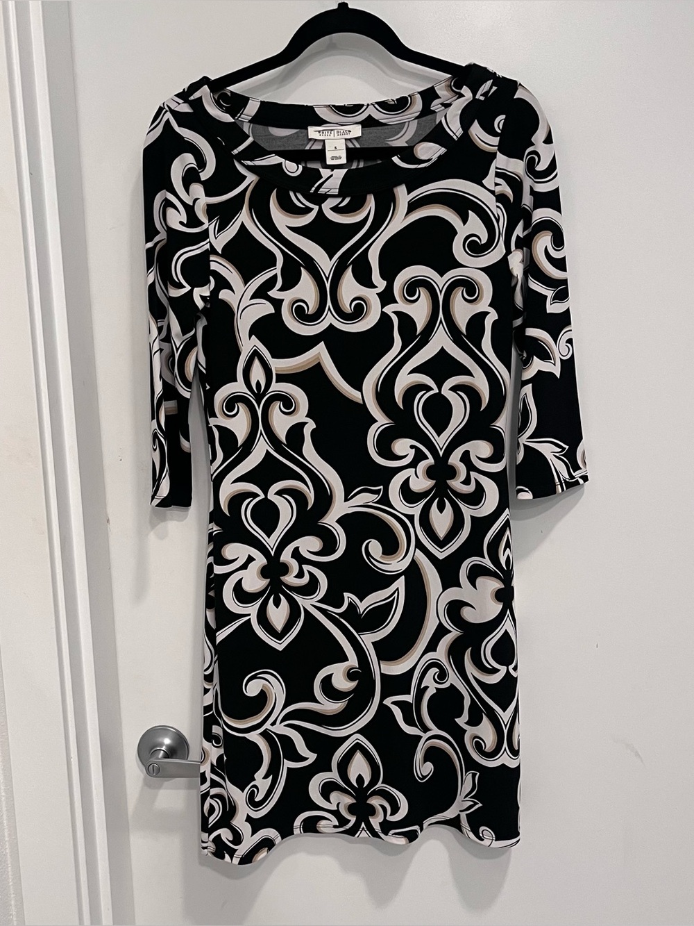White House Black Market Paisley Damask  Stretch Shift Dress Size Small